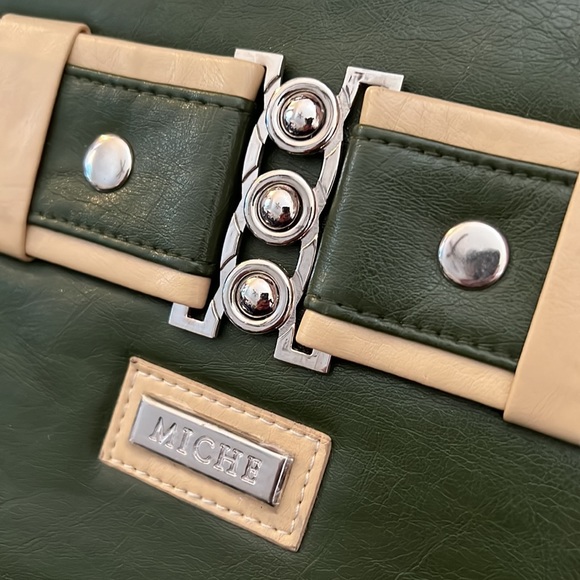 Miche Handbag with 5 Shells - Picture 3 of 9